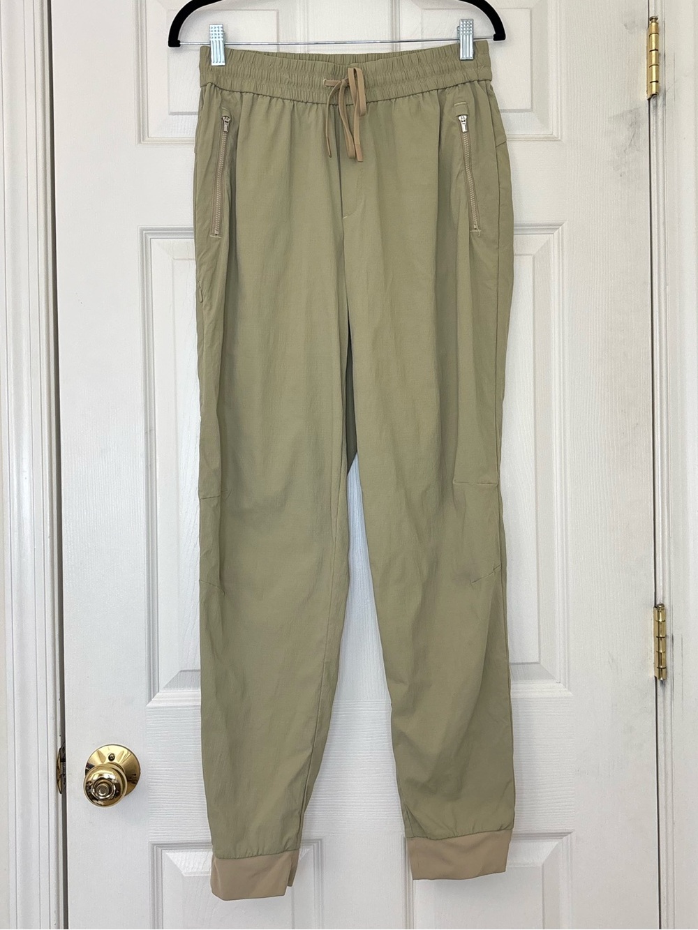 Athleta Trekkie Relaxed Mid Rise Joggers in Size Medium Tall